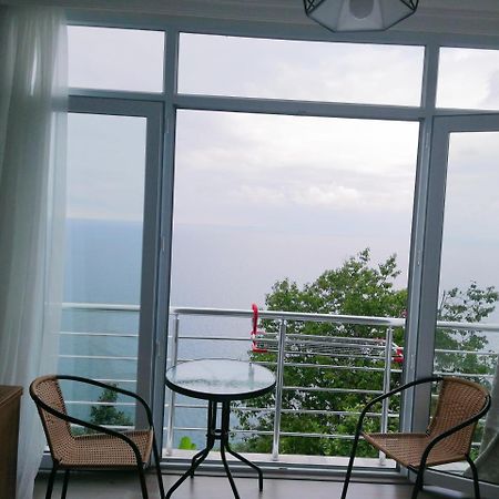 Albatross Kvariati Guest House Екстер'єр фото