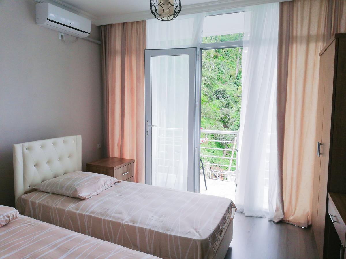Albatross Kvariati Guest House Екстер'єр фото